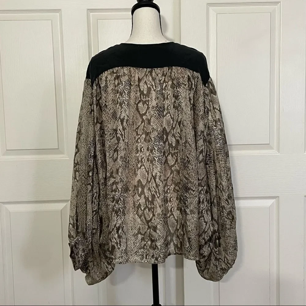 Aryn K Snake Print 100% Silk Batwing Sleeve Button Down V-Neck Blouse Top, M - Picture 4 of 12